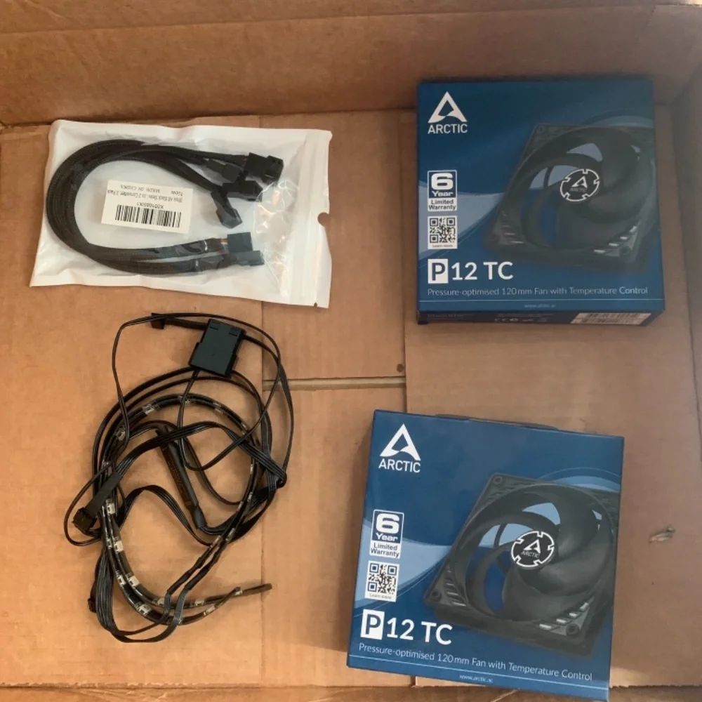 pc cable combs RGB with extra plug sleeves, 2 Artic fans also a led for pc